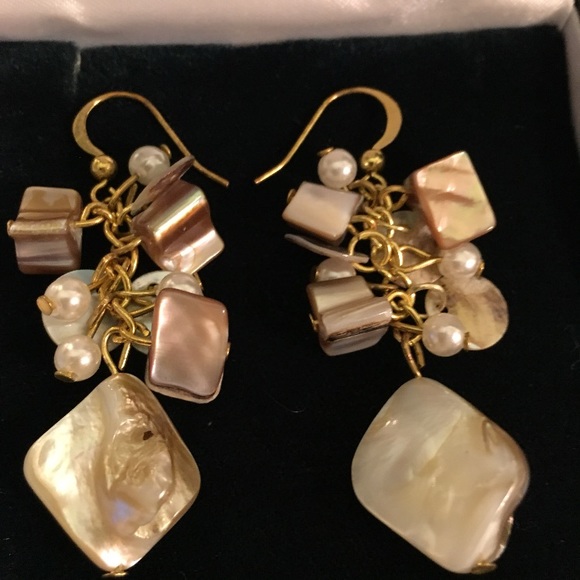 Genuine pearl and shell earrings - Picture 2 of 5